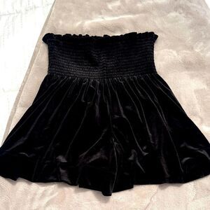 Joy Joy smocked waist black velvet dressy shorts size small